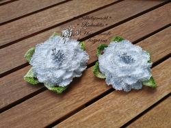 Haarspange-Häkelblume-Brosche mit Blättern weiß/silber